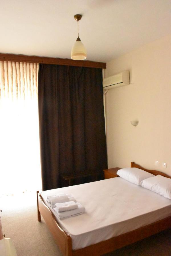 Parissas Hotel Tsotílion Zewnętrze zdjęcie