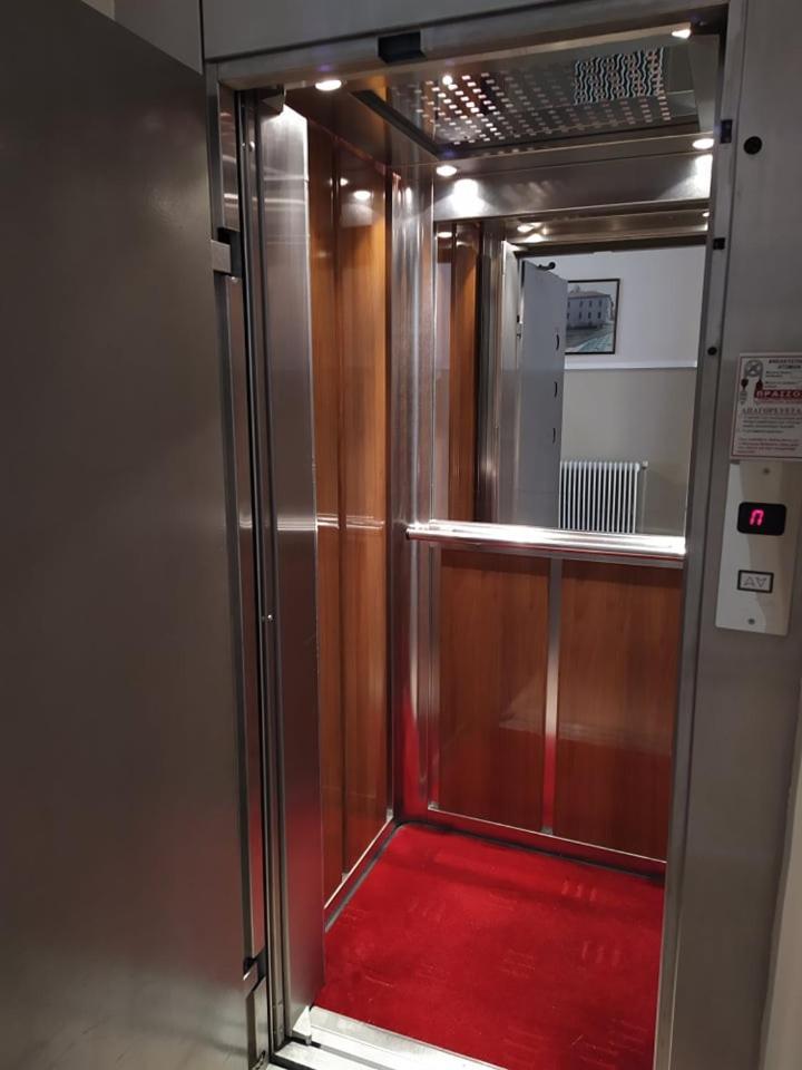 Parissas Hotel Tsotílion Zewnętrze zdjęcie